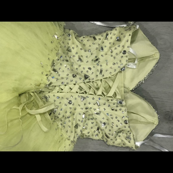 Pale yellow Prom/Formal princess dress - Picture 9 of 11